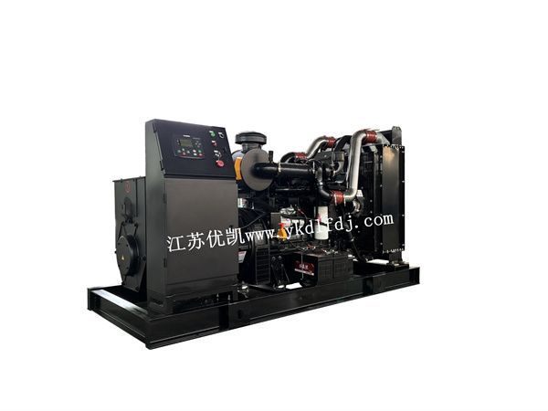 東風(fēng)康明斯120KW柴油發(fā)電機(jī)組