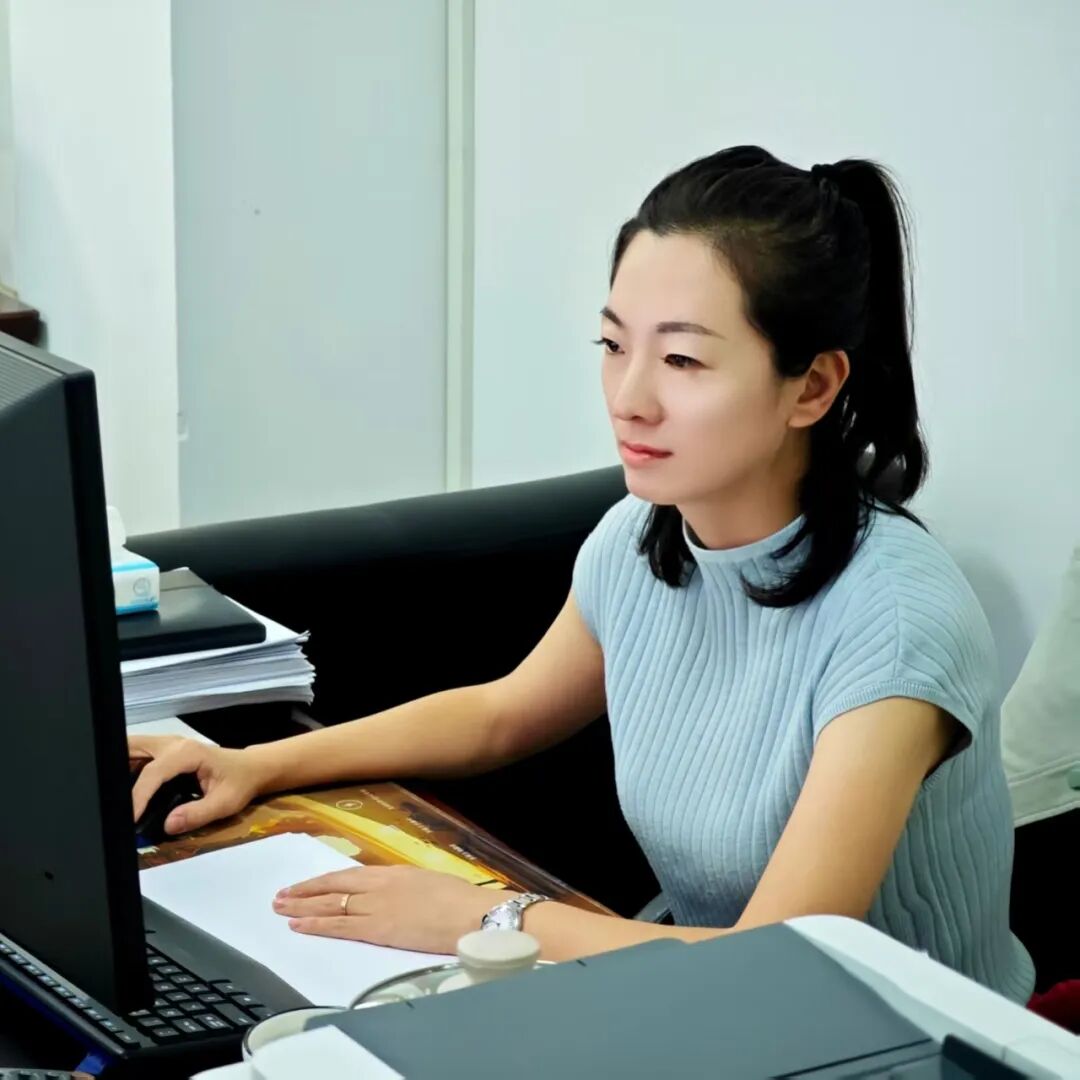 喜迎黨代會(huì) 致敬筑夢人 | 2025年度優(yōu)秀教育工作者風(fēng)采展 信息技術(shù)咨詢服務(wù)